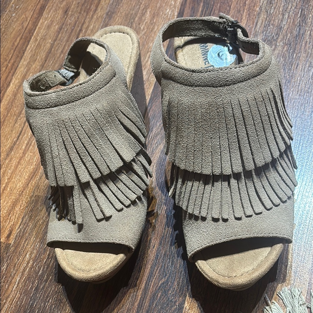 Minnetonka Tan Suede Mules with Fringe